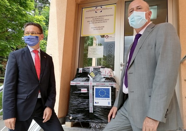 UKC Tuzla dobio novi PCR aparat za testiranje na COVID-19