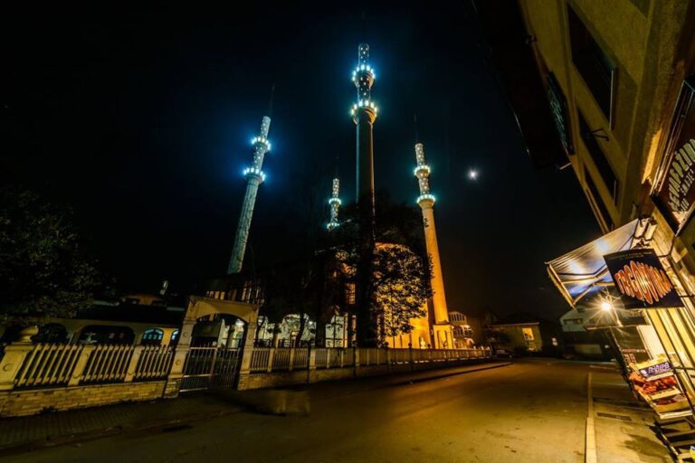 Mubarek noć Lejletul-miradž nastupa večeras s akšam namazom