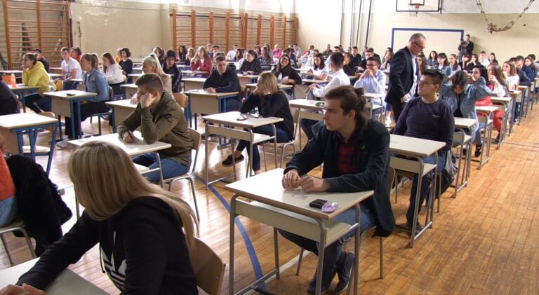 Utvrđeni termini polaganja eksterne mature za srednjoškolce