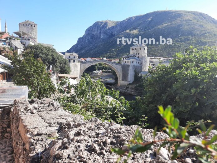 putovanje, turizam Bosna i Hercegovina, stari most u Mostaru, Mostar