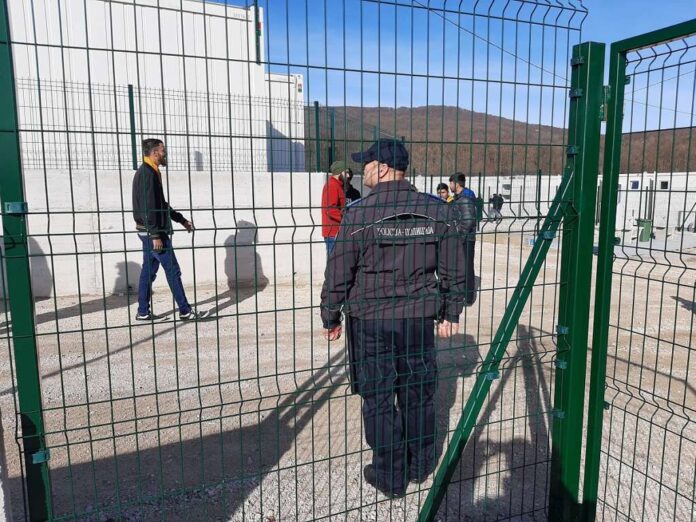 Migranti u prihvatnom centru