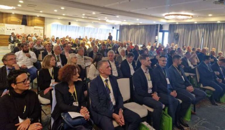 Kongres o pčelarstvu: Prisutno oko 200 učesnika iz 12 zemalja
