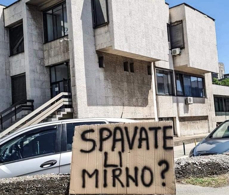 Karton revolucija: Pedijatrija u Domu zdravlja Tuzla pred gašenjem?