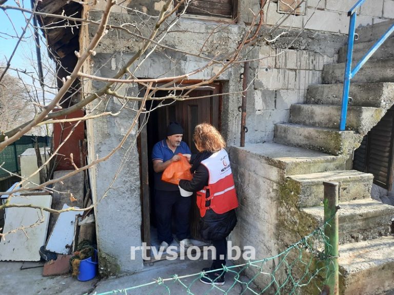 Jedan obrok za gladan stomak: Narodna kuhinja jedini spas
