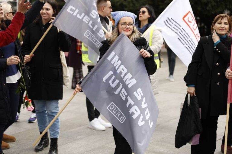 Mirovno-aktivistički marš Fondacije CURE povodom Međunarodnog dana žena