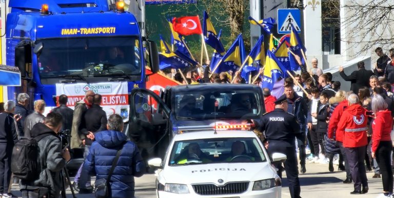 /FOTO/ „Konvoj prijateljstva“ ispraćen iz Kalesije prema Turskoj