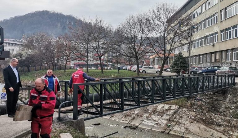 Nastavljena sanacija pješačkih mostova u Tuzli