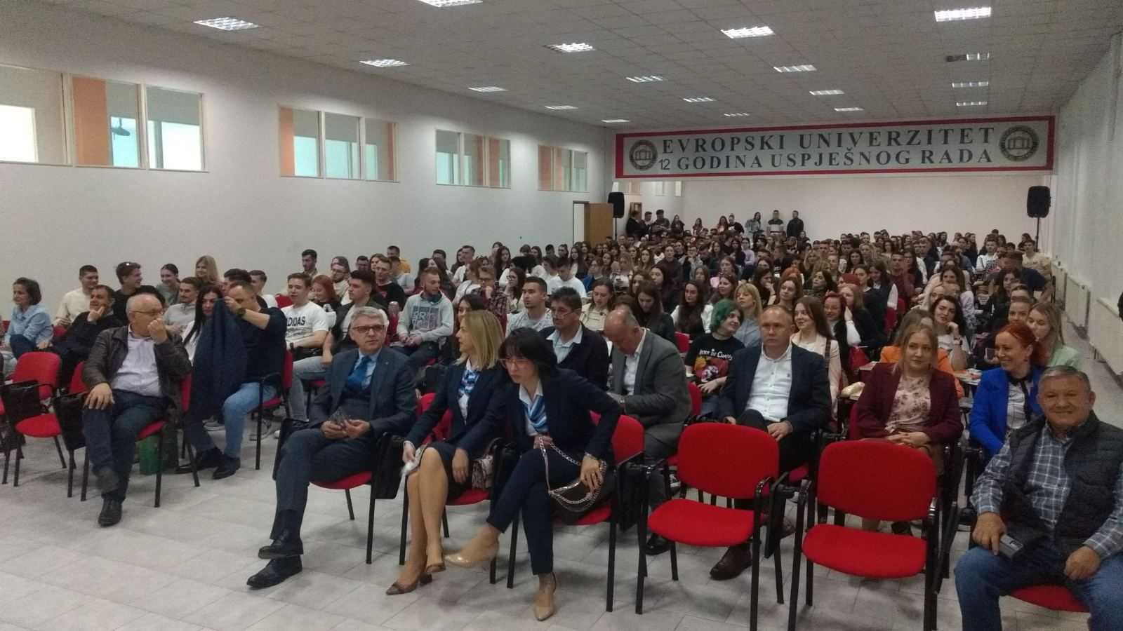 IMG-282956276737cf38953475652f58435c-V