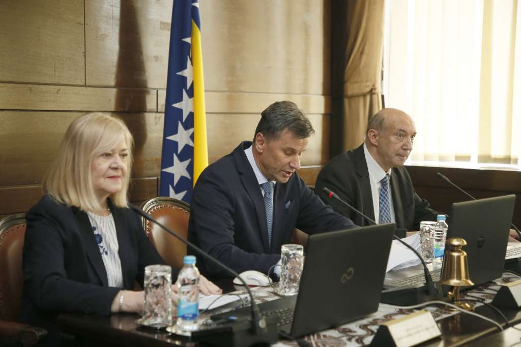 Vlada FBiH: Četiri i po miliona KM za brzu cestu Sarajevo- Tuzla