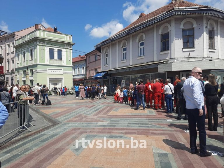 /FOTO/ Održana komemoracija na Kapiji, odata počast ubijenoj mladosti Tuzle