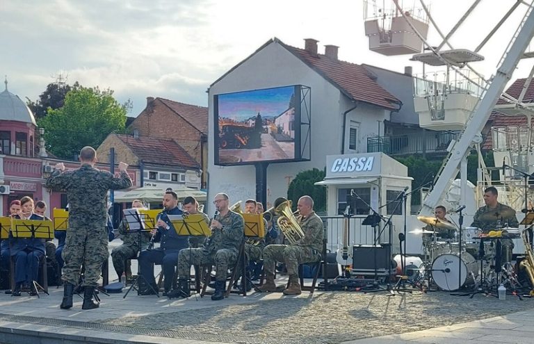 U Tuzli održan koncert Vojnog orkestra Oružanih snaga BiH i Vojnog orkestra SAD-a