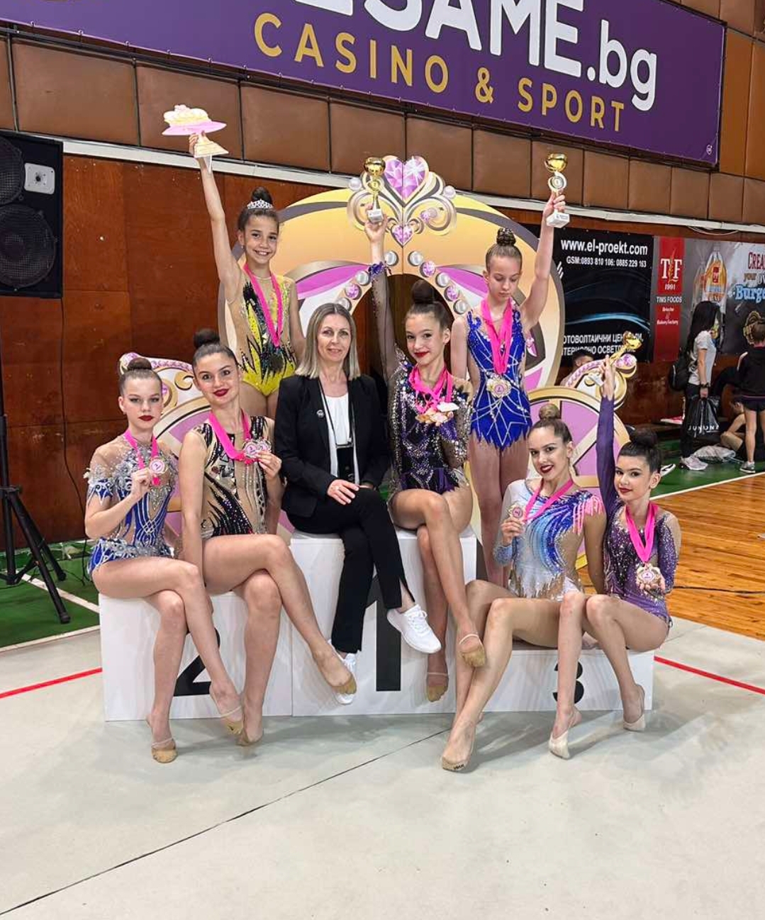 Gimnastičarke KRSG Sloboda sa trenericom Svitlanom Tinjić