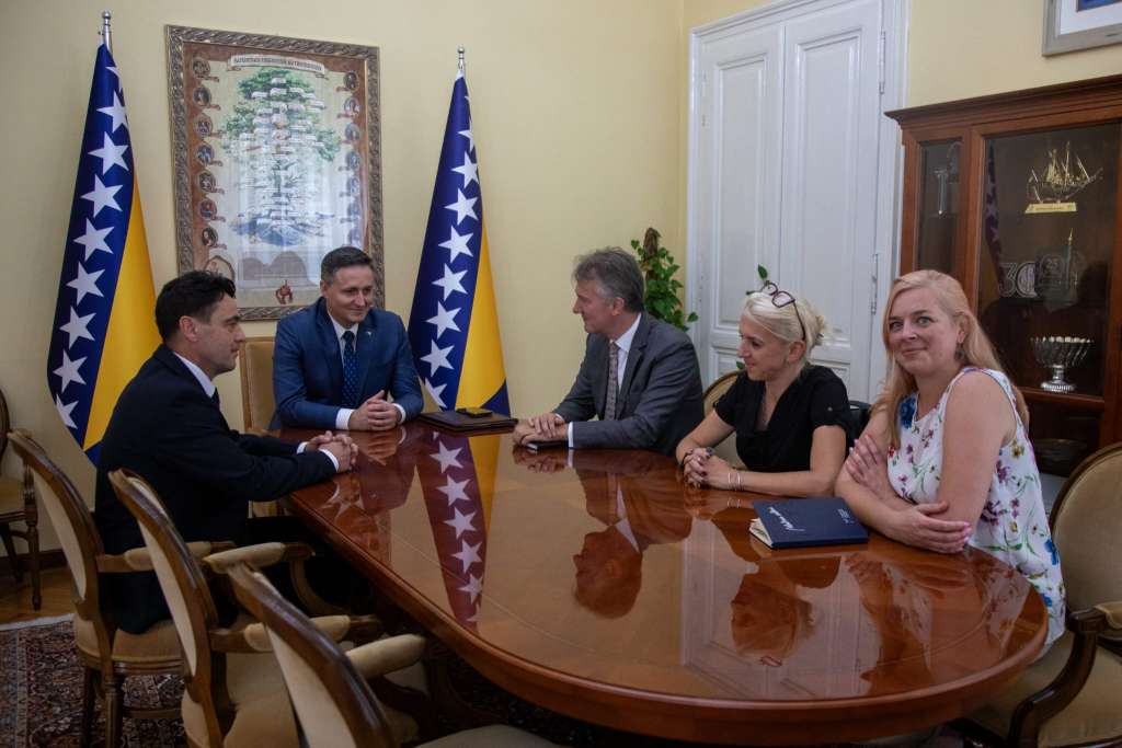 Bećirović s ambasadorom Reillyem: Važno je jačati saradnju BiH i UK