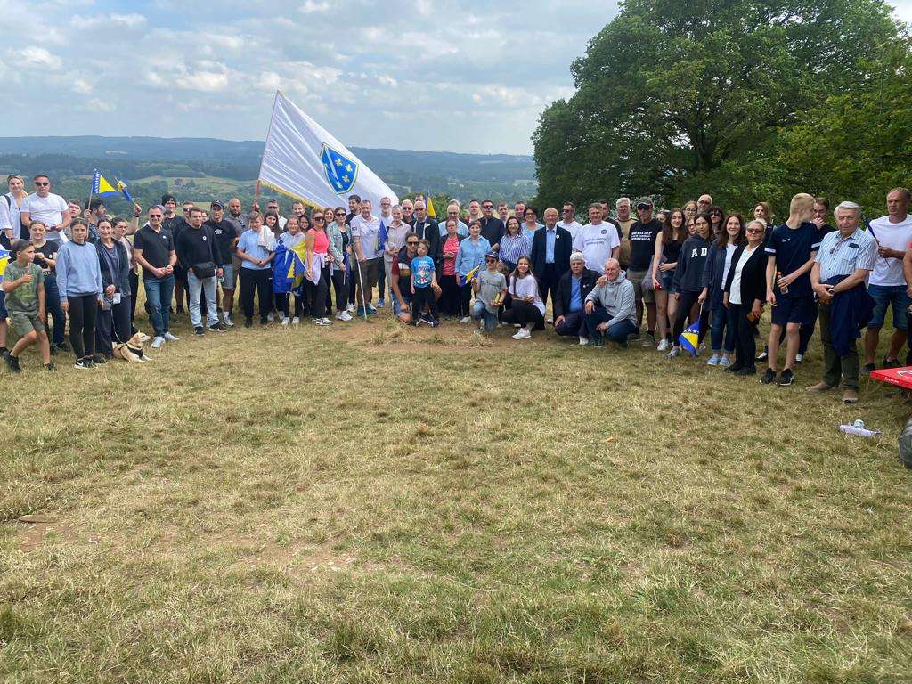 U gradu Guildfordu u Velikoj Britaniji održan ‘Marš mira’, sjećanje na genocid u Srebrenici