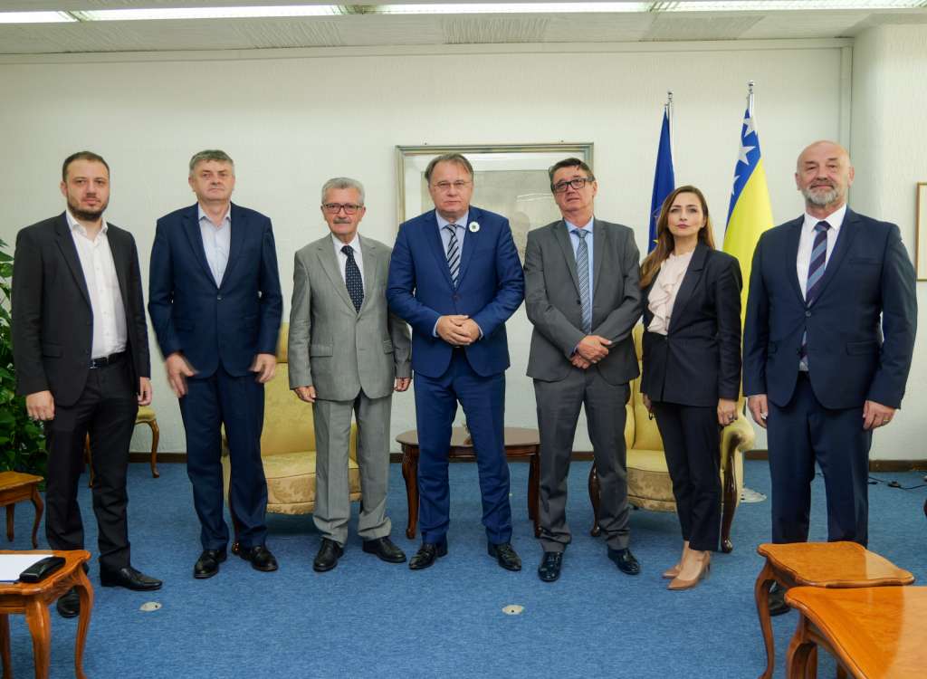 l_880263a052f4ee65ae5b0e6523de89cb