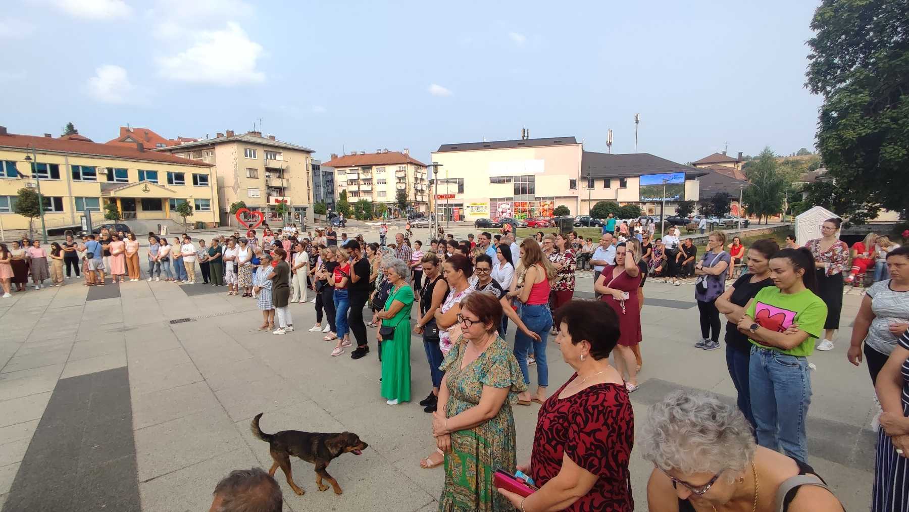 /FOTO/ Još jedni protesti u Gradačcu: Okupljeni poručili da se bore za živote žena