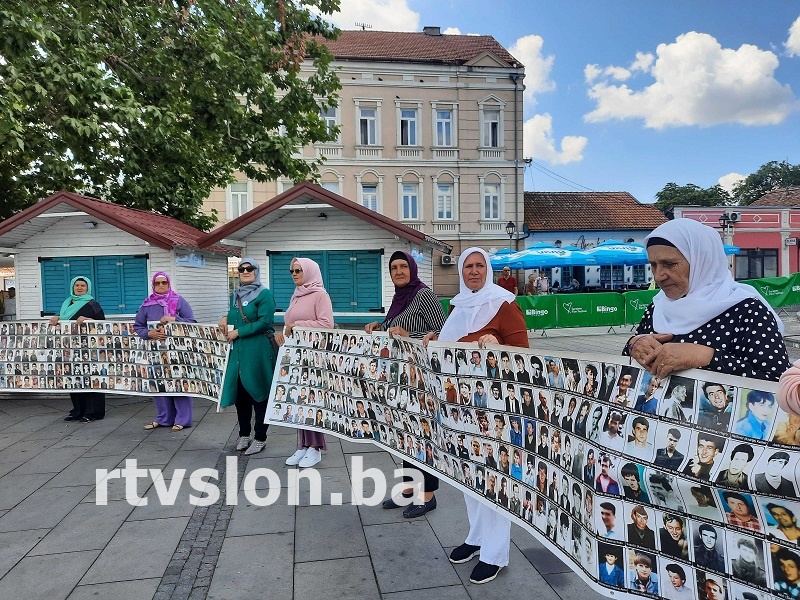Žene Srebrenice mirni protest