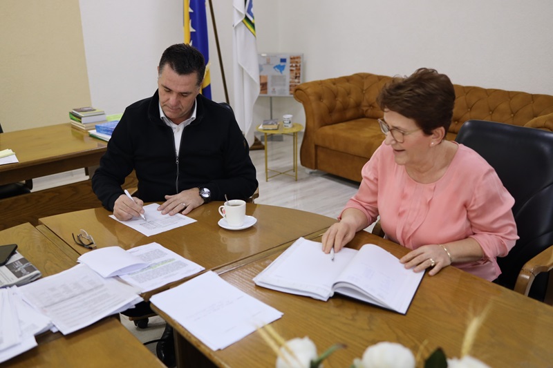 banovici potpisivanje odluke za energetski siromasna domacinstva Načelnik Banovića potpisao Odluku o isplati EU pomoći energetski siromašnim domaćinstvima