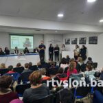 Prezentacija taktilne slikovnice Jasmine Kos u Tuzli