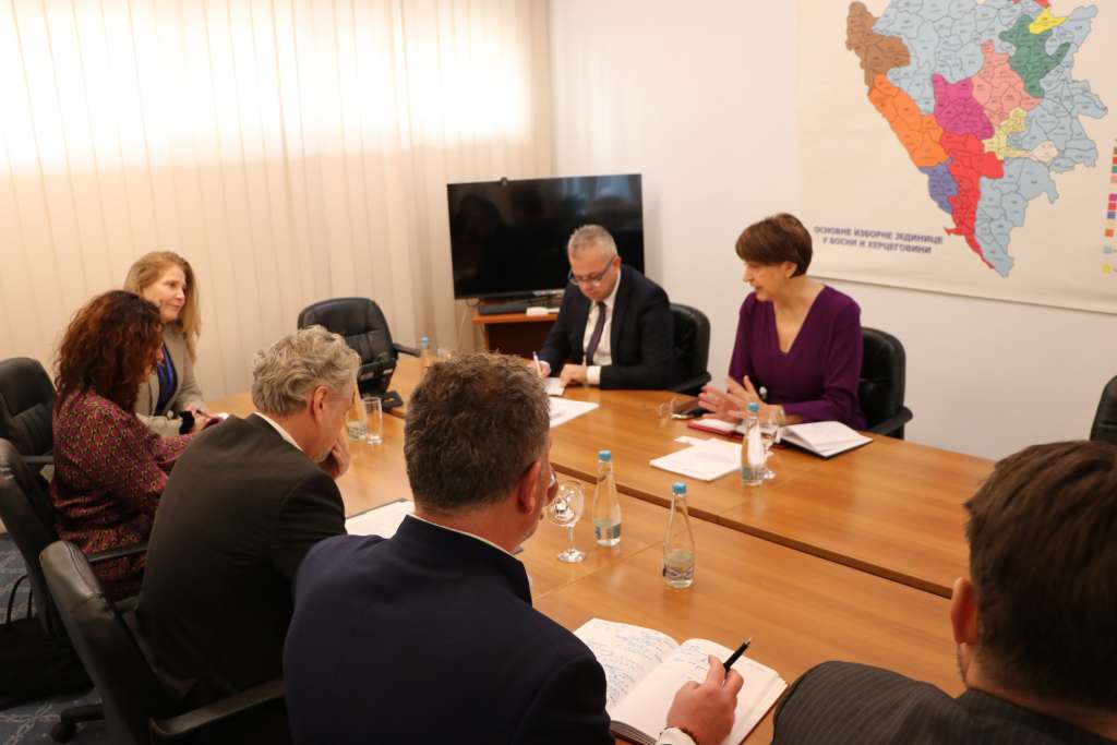 sattler- cik Šef Delegacije Evropske unije u Bosni i Hercegovini i specijalni predstavnik Evropske unije u Bosni i Hercegovini ambasador Johann Sattler posjetio je Centralnu izbornu komisiju BiH