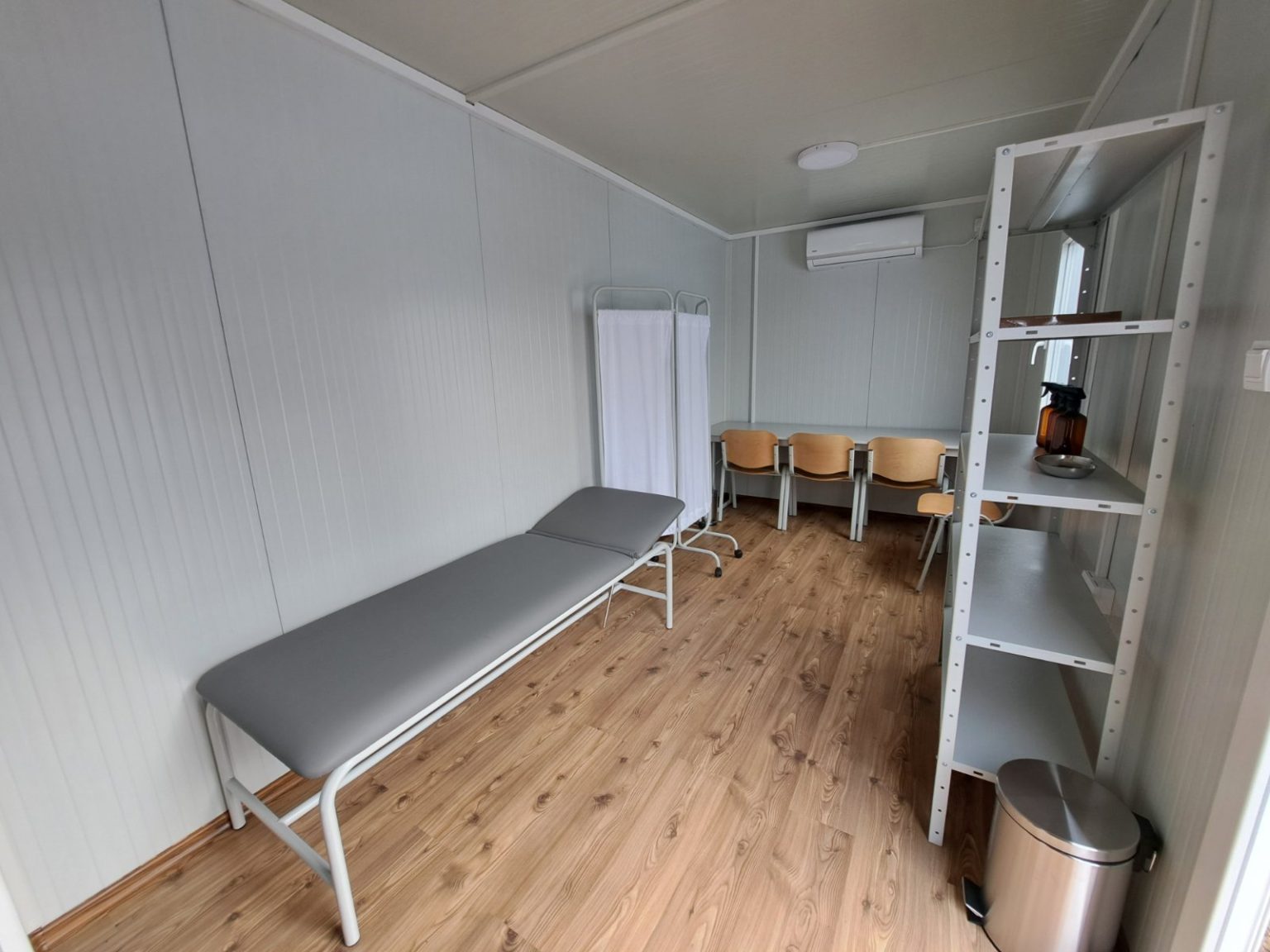 stanica za migrante Crveni križ TK dobio kontejner/stanicu za pružanje prve pomoći migrantima