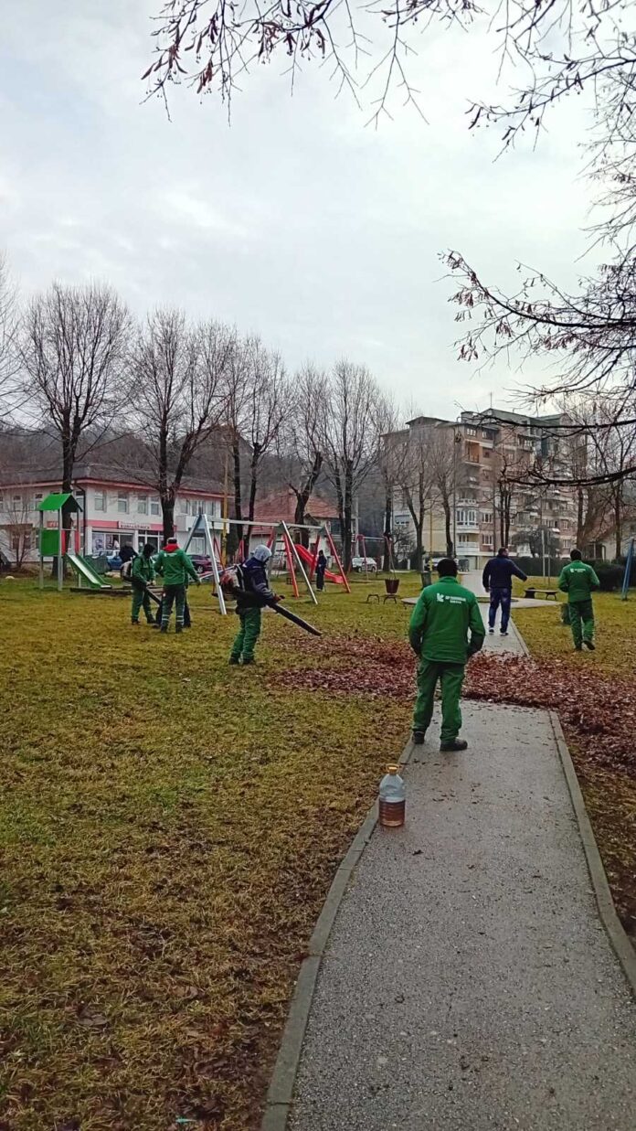 Radnici Komunalca nastavljaju aktivnosti čišćenja ulica