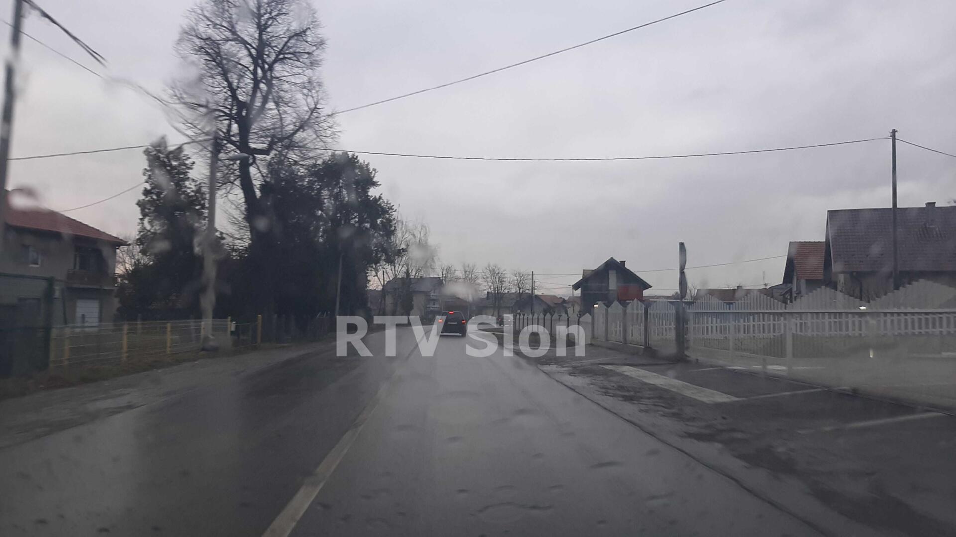 Mokar ili vlažan kolovoz - Stanje na putevima/ Saobraćaj u BiH: Mokri i klizavi kolovozi, povećan oprez zbog obilnih padavina