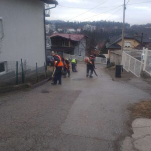 Radnici Komunalca nastavljaju aktivnosti čišćenja ulica 