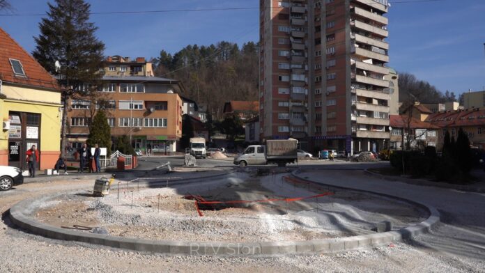 Uskoro manje saobraćajnih gužvi - kružni tok na raskrsnici „Crveni 7“ dobija finalni izgled