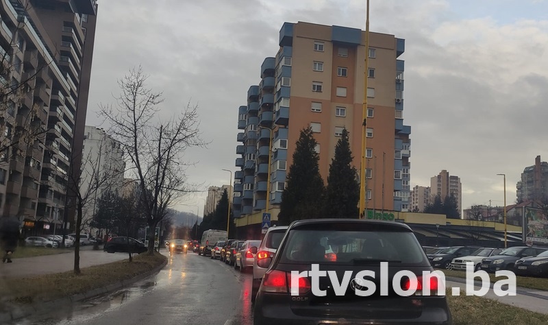 vozila vozaci guzve saobracaj sjenjak tuzla Gužve u gradskom području