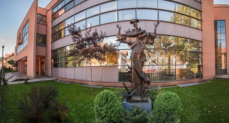 Roditelji učenika Katoličkog školskog centra Tuzla traže reakciju Uprave škole KŠC ''Sv. Franjo''