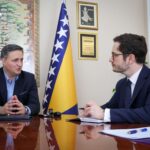 Bećirović je zahvalio na podršci Republike Francuske i predsjednika Emmanuela Macrona za usvajanje rezolucije o 11. julu kao međunarodnom danu sjećanja i obilježavanja genocida u Srebrenici počinjenog 1995.