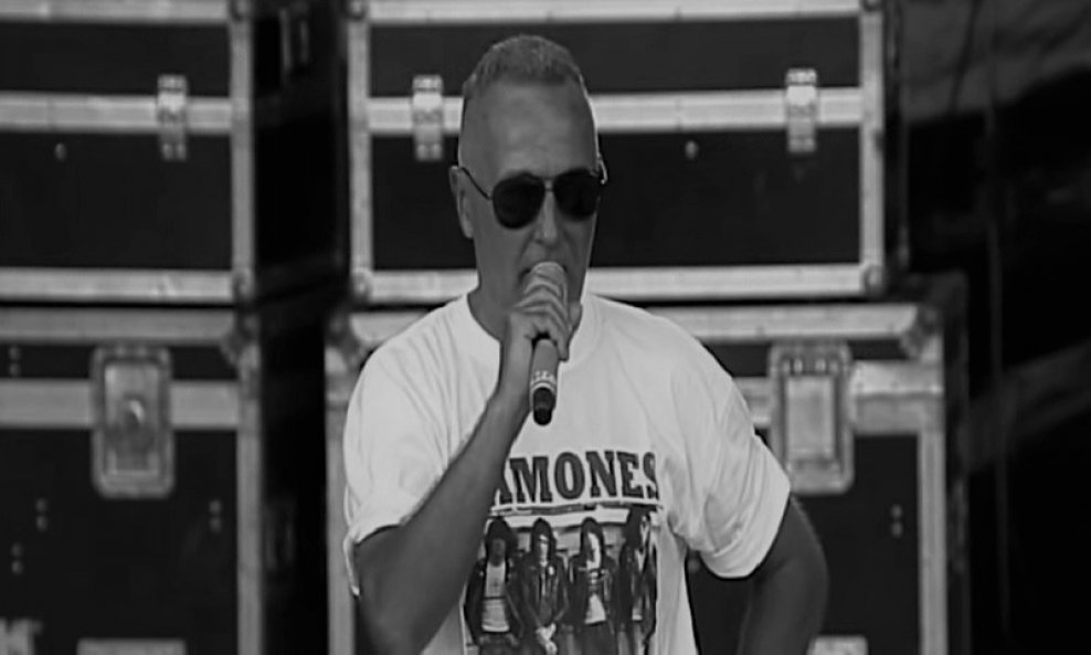 Facebook Preminu pjevač Toni Montano