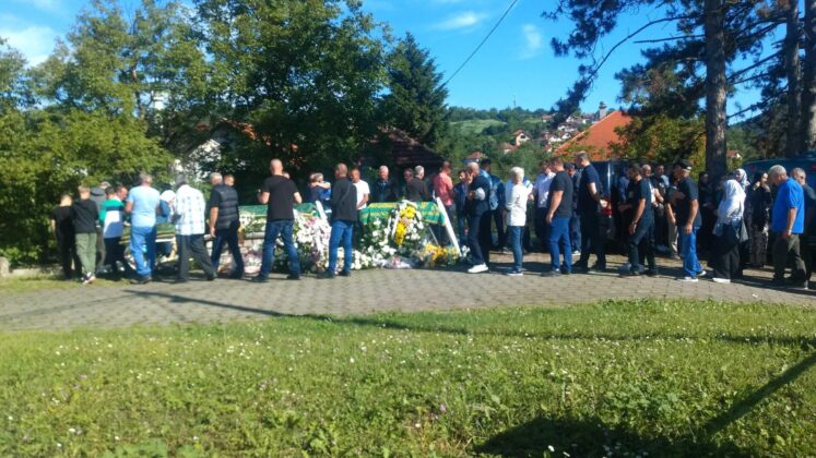 Obavljena dženaza u Gornjoj Tuzli ubijenoj Ameli Čičkušić