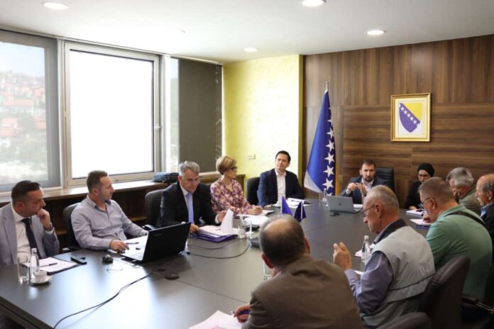 Federalni ministar rada i socijalne politike Adnan Delić i predstavnici Federalnog zavoda penzijsko - invalidskog osiguranja