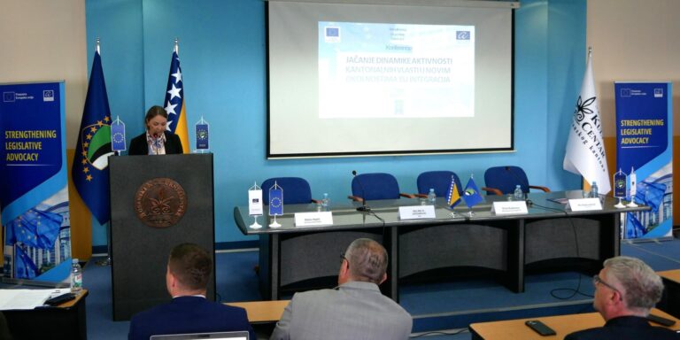 Panel diskusija u Tuzli: Poručeno da kantoni imaju bitnu ulogu u procesu evropskih integracija