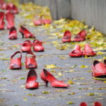 Veliki broj komentatora na društvenim mrežama (među kojima i veliki broj žena) ne osuđuje ubistvo žene, već čin femicida opravdava uz komentare tipa: Nije džaba!
