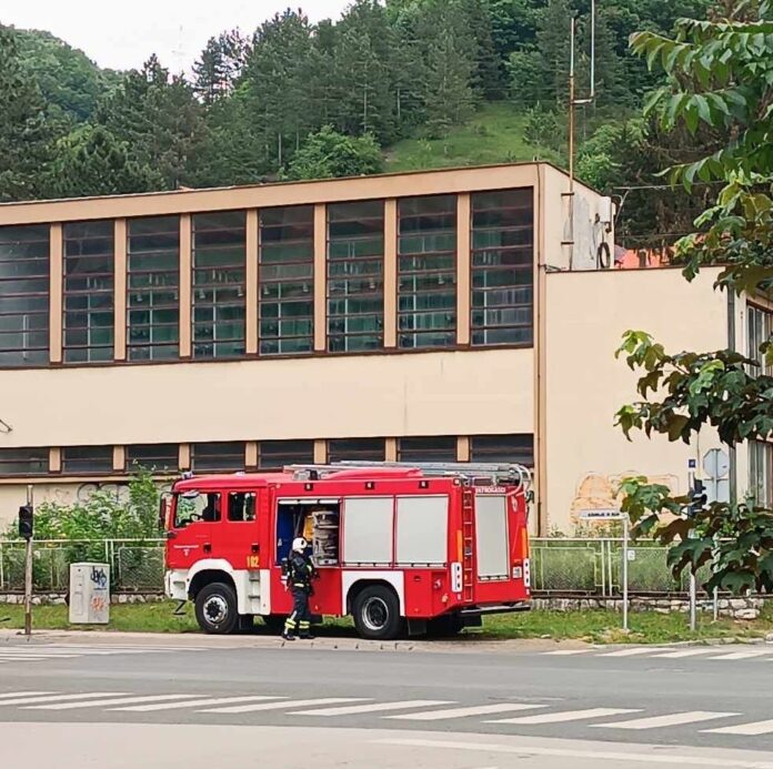 Eksplozija u Skojevskoj ulici, vatrogasci na terenu