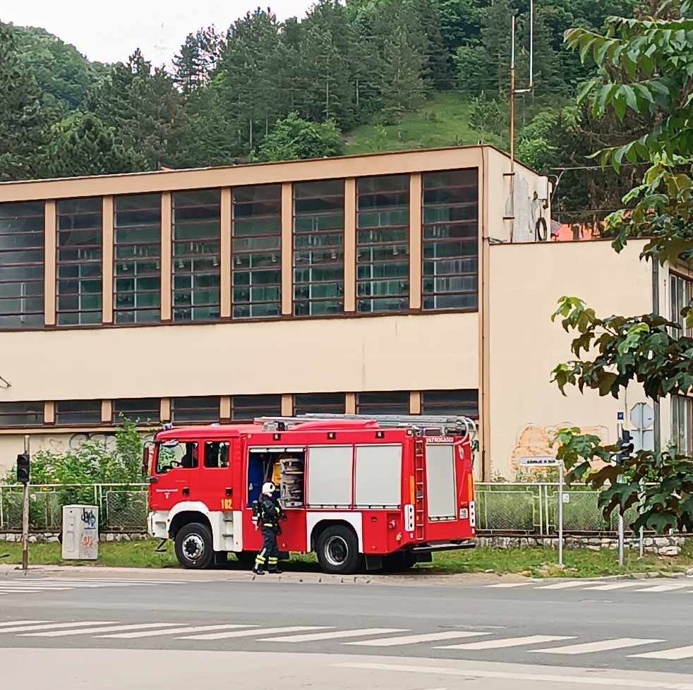 skojevska ulica Eksplozija u Skojevskoj ulici, vatrogasci na terenu