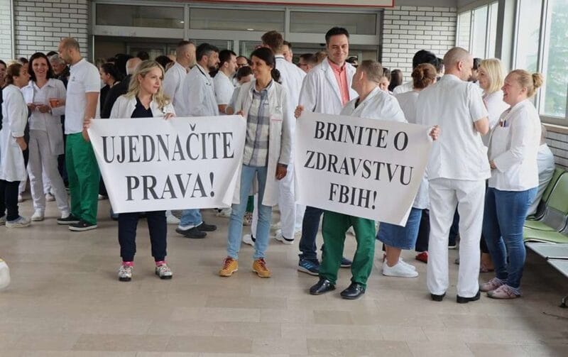 strajk upozorenja doktora medicine Ljekari traže ujednačavanje koeficijenata plata sa drugim kantonima