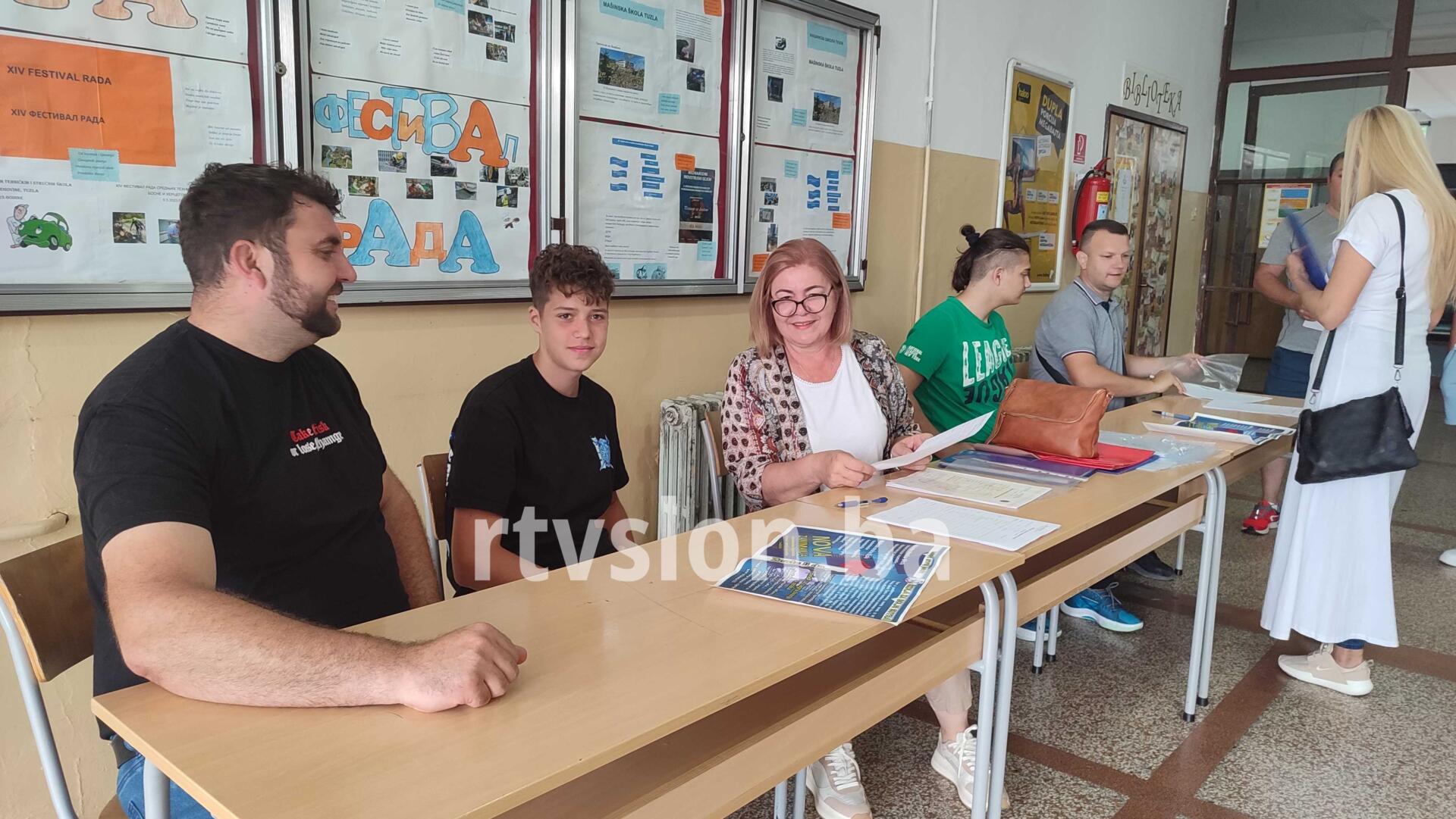 Počeo Upis U Srednje škole U Tk Rtv Slon Počeo Upis U Srednje škole U Tk Rtv Slon