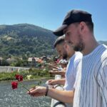 U Drinu bačene ruže u znak sjećanja na žrtve genocida u Srebrenici