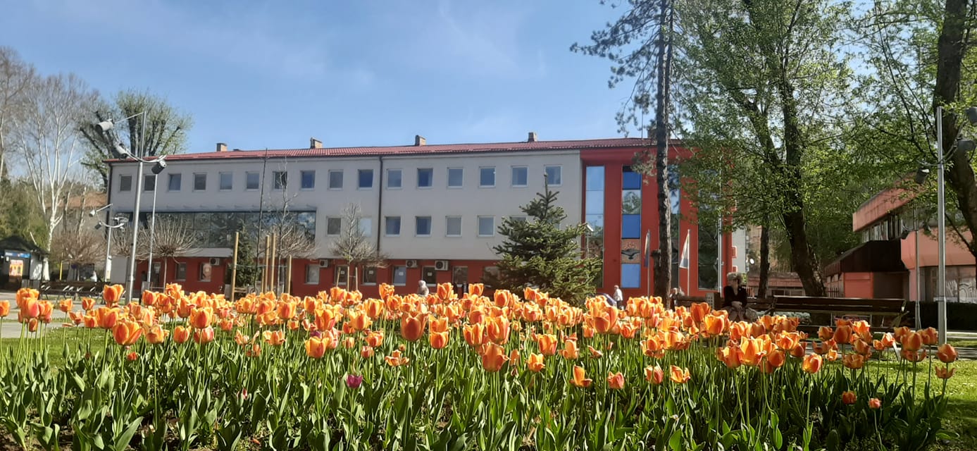 Gradska uprava Lukavac U Lukavcu osam biračkih mjesta kasnilo sa otvaranjem