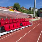 Klupe na stadionu Tušanj