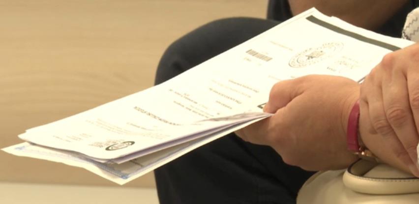Građani BiH mijenjaju lične dokumente/ Promjena prezimena nakon razvoda