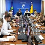 Sjednica Vlade Tuzlanskog kantona na kojoj je razmatrana Odluka o dodjeli sredstava za izgradnju punionica za automobile na električni pogon/ Dodatni iskorak u pogledu elektromobilnosti u TK