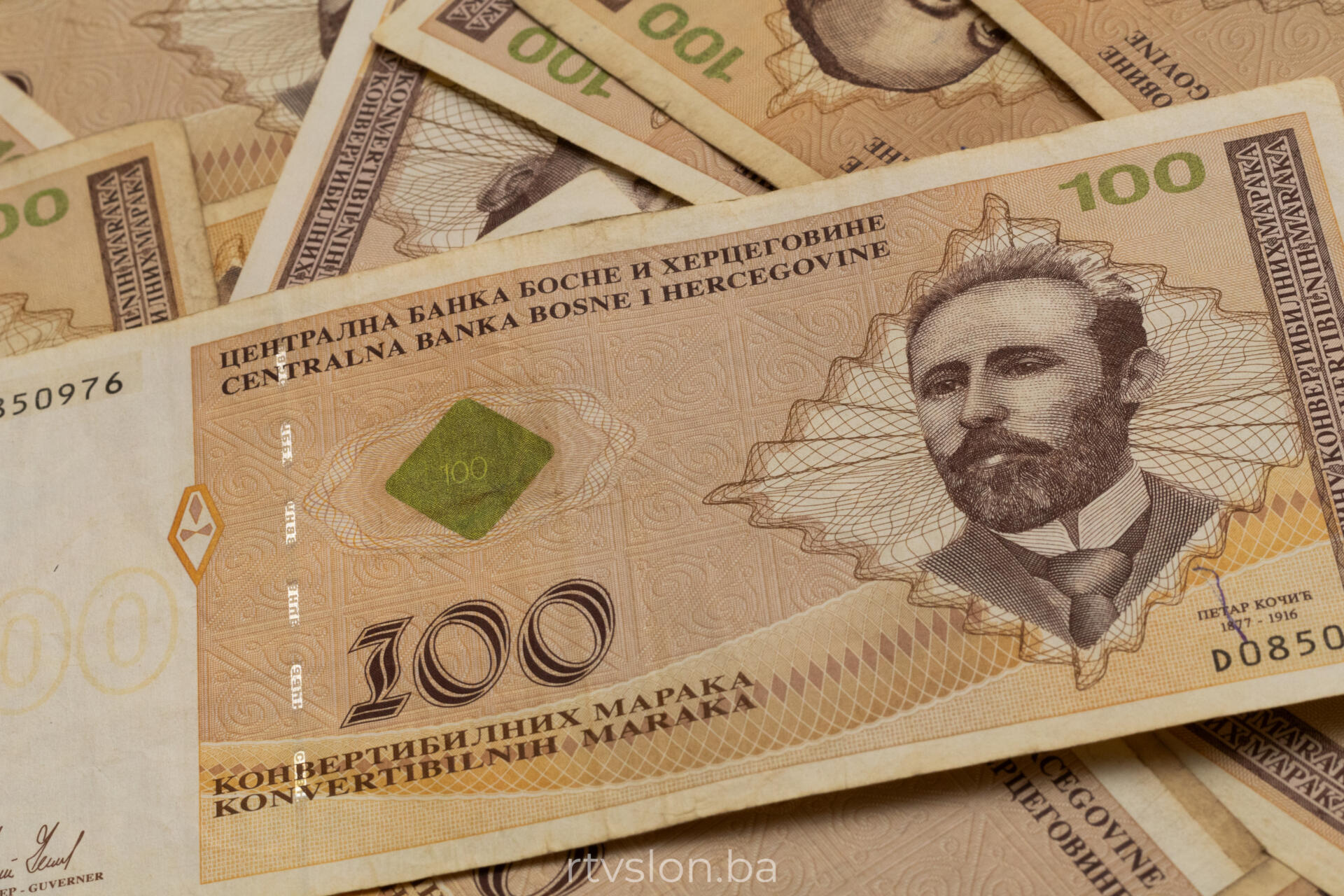 KM, novčanice, marke, pare,novac za penzionere