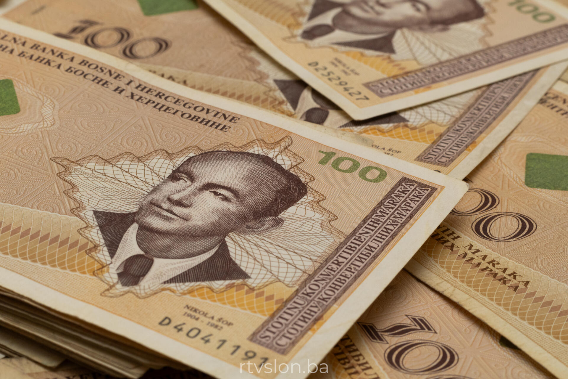 Penzioneri u FBiH, pomoć, novac, plata, porodiljske naknade, naknada
