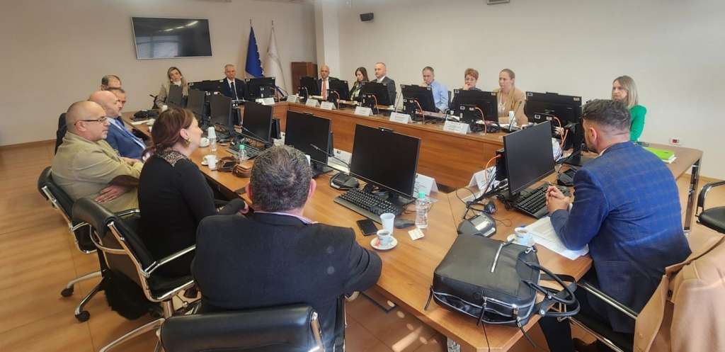 sluzbenici i namjestenici