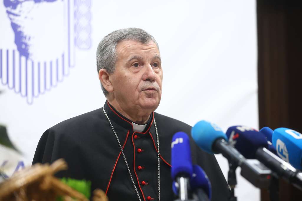 vrhbosasnki nadbiskup Tomo Vuksic Vrhbosanski nadbiskup metropolit mons. Tomo Vukšić povodom nadolazećeg blagdana Božića pročitao je dijelove zajedničke poslanice biskupa Biskupske konferencije Bosne i Hercegovine.